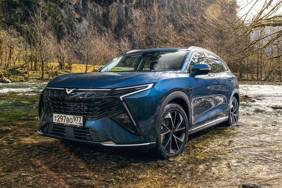 Как и другие модели Kaiyi, X7 Kunlun собирается крупноузловым методом на калининградском «Автоторе». Отсюда и демократичные цены: начальная комплектация с мотором 1.6 обойдется в 2 997 900 рублей
