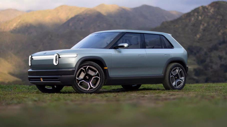 Первый в истории электрический Dodge, сразу два новых кроссовера Rivian и улучшенный Hyundai Ioniq 5: главное за неделю