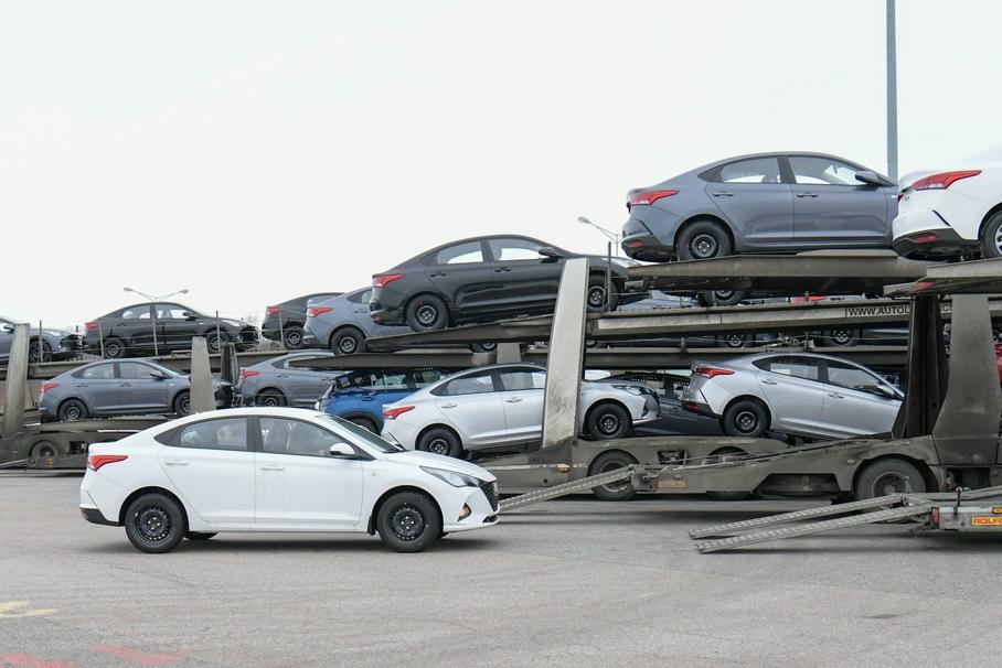 Фотофакт: автомобили Solaris начали отгружать в автосалоны