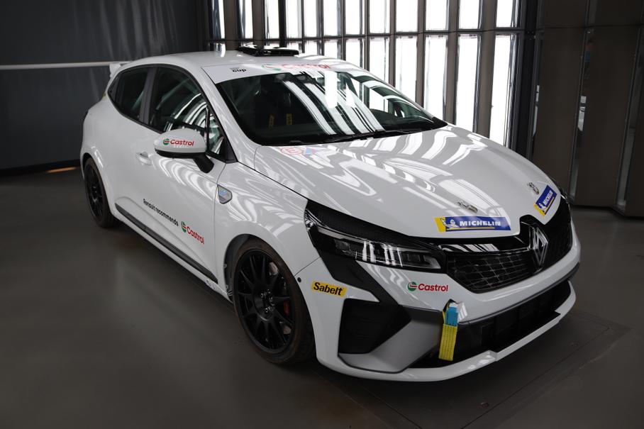 Обновлённый Renault Clio готовят к серьёзным гонкам