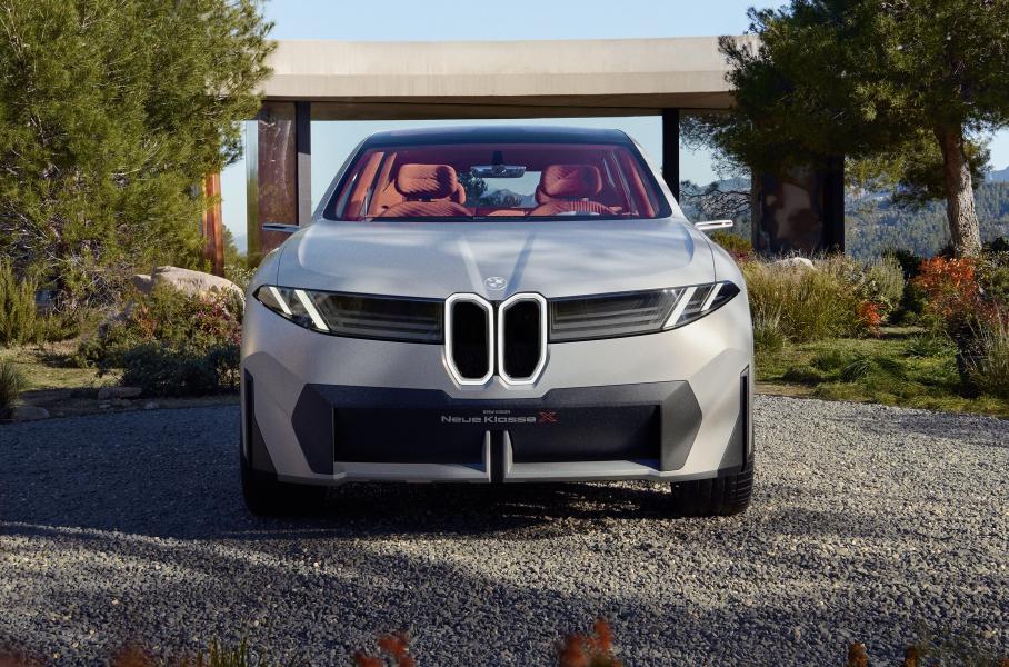 BMW показала новый электрический кроссовер
