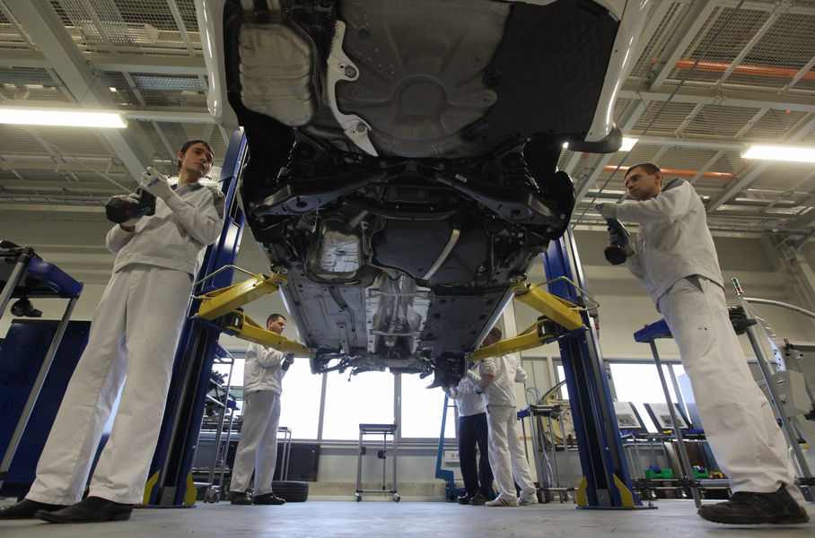 Простой на экс-заводе Volkswagen в Калуге снова продлили