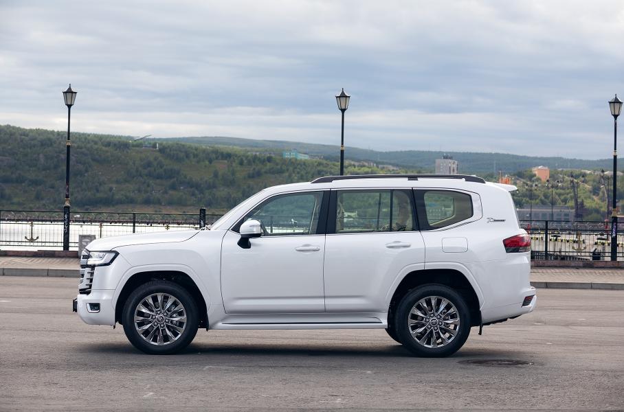 Toyota Land Cruiser 300
