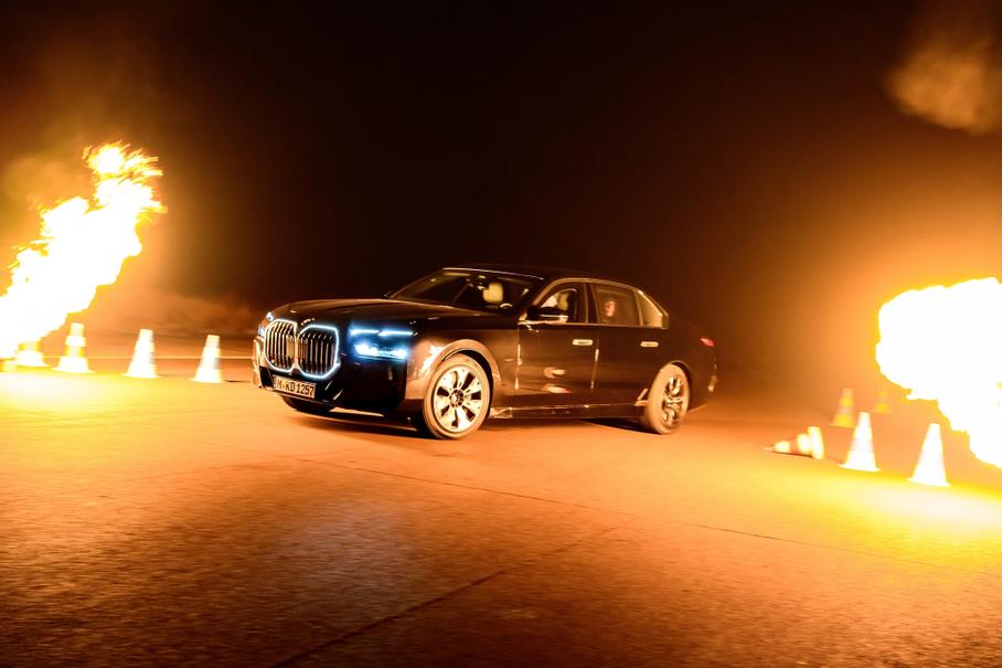 BMW научит водителей правильно ездить на баварских броневиках