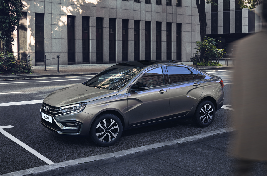 Из гаммы Lada Vesta исчез 90-сильный двигатель. Как выросла цена