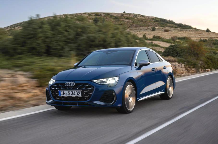 Обновлённый Mercedes-Benz EQS, первый электрокар Alfa Romeo и мощные Audi S3 с дрифт-режимом: главное за неделю