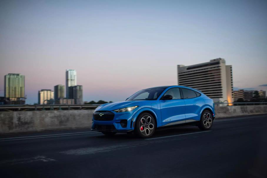 Обновлённый Mercedes-Benz EQS, первый электрокар Alfa Romeo и мощные Audi S3 с дрифт-режимом: главное за неделю