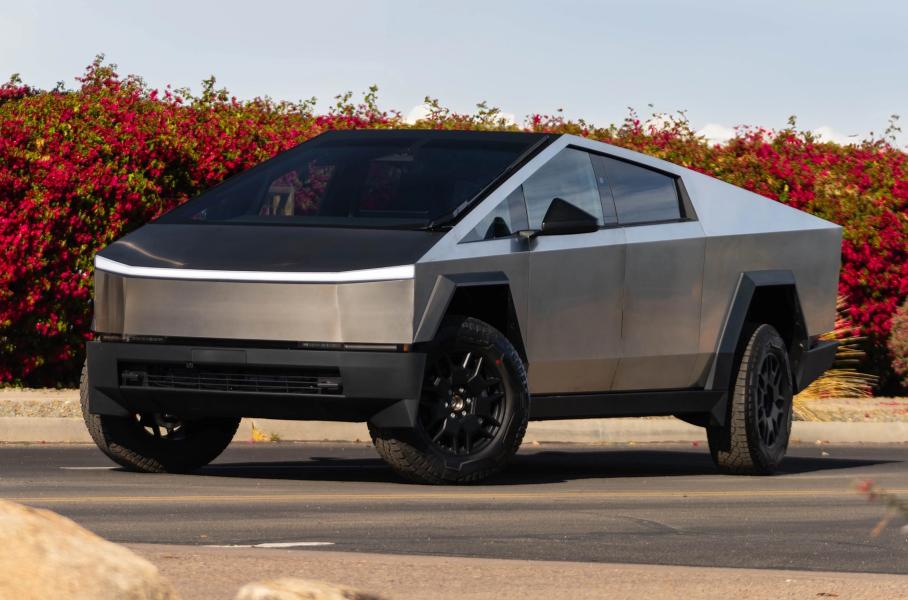 Tesla останавливает отгрузки Cybertruck и сокращает 14 000 сотрудников