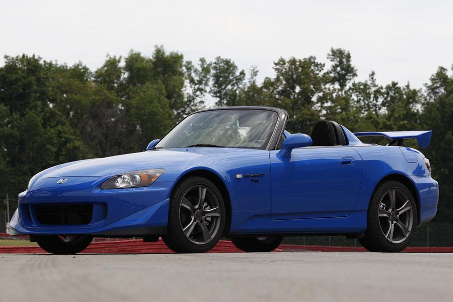 Для американского рынка сделано 699 экземпляров S2000 Club Racer. Тем временем JDM-энтузиастов ублажала модификация Type S со схожими нюансами. Построено 1755 штук.