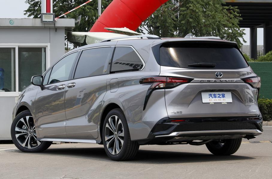 Toyota добавила полный привод китайскому минивэну Granvia