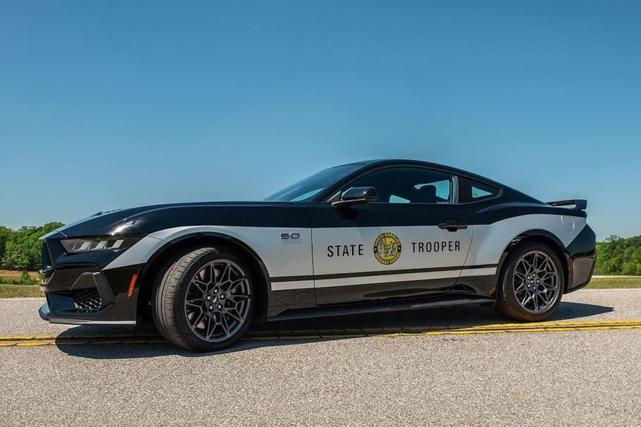 Новый Ford Mustang появился на службе в полиции