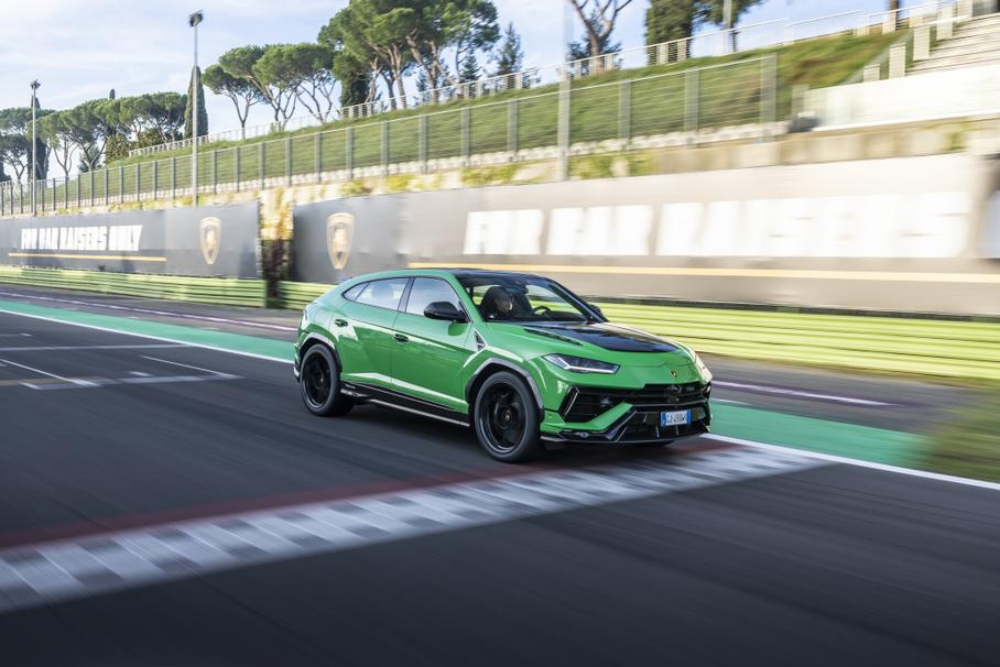 Lamborghini снимет с производства суперкроссоверы Urus Performante и Urus S