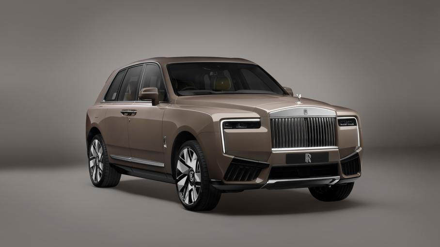 Обновлённый Rolls-Royce Cullinan, новое купе BMW M4 CS и рестайлинговый Land Rover Defender: главное за неделю