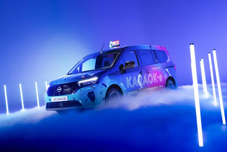 Nissan сделал разноцветное караоке на колёсах