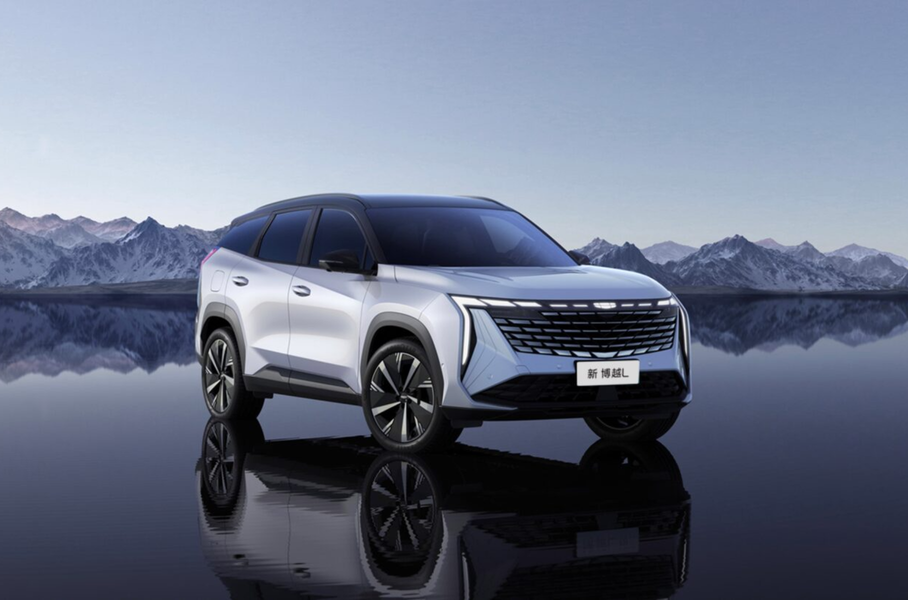 В Китае начались продажи обновленного Geely Atlas. Он стоит, как Lada Vesta