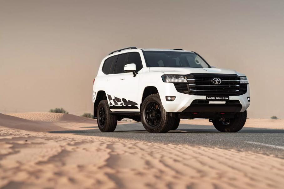 Toyota Land Cruiser 300 получила особую «дакаровскую» версию