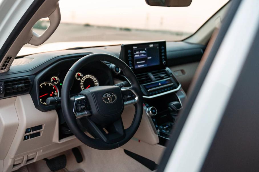 Toyota Land Cruiser 300 получила особую «дакаровскую» версию
