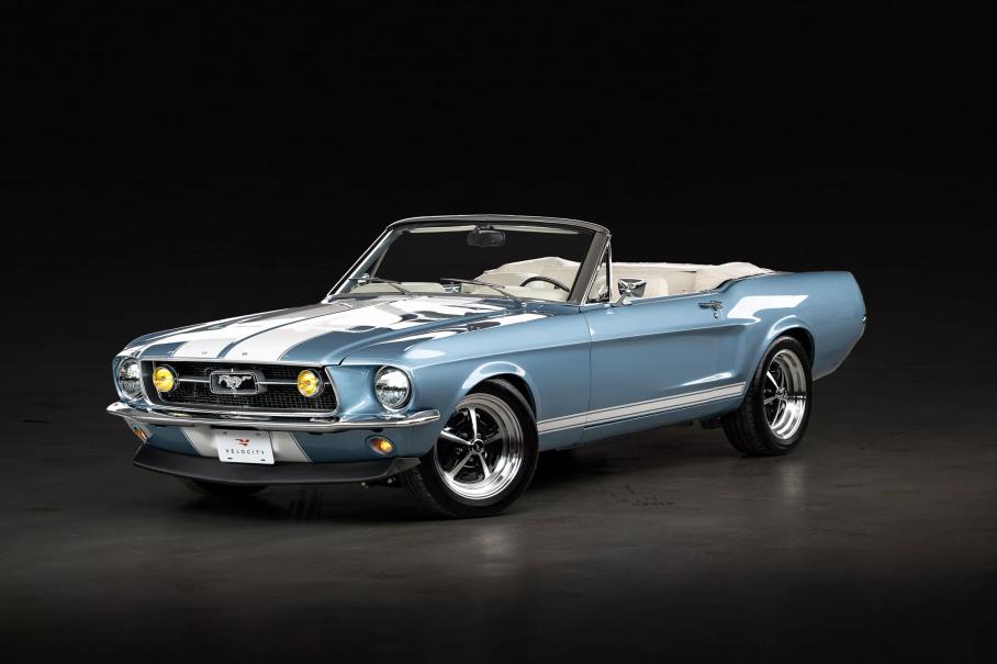Классический кабриолет Ford Mustang превратили в рестомод-слипер