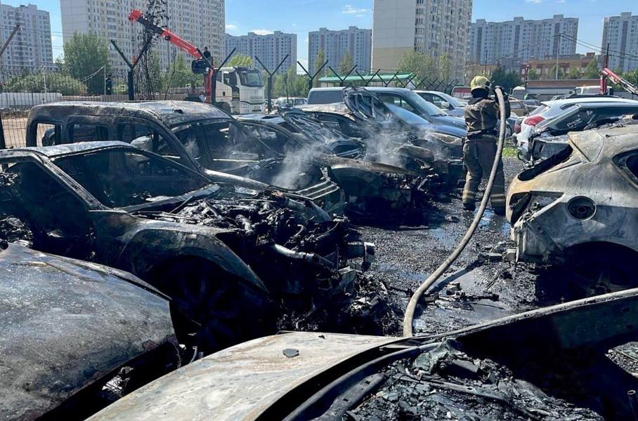 На подмосковной штрафстоянке сгорели девять автомобилей