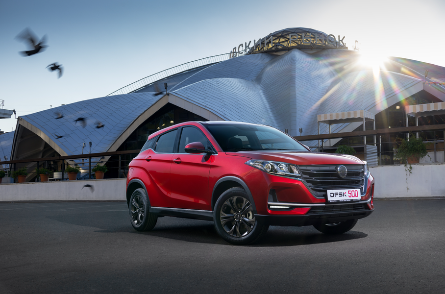 В России появился недорогой кроссовер Dongfeng DFSK 500