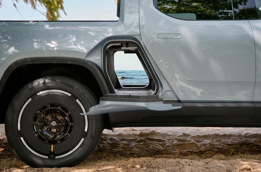 Rivian представила внедорожник R1S и пикап R1T нового поколения