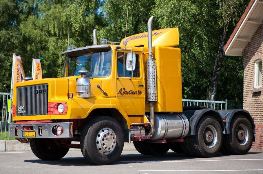 Тот самый шоу-трак DAF NTT 2800, построенный в 1982 году к выставке RAI, много лет отпахал на стройках по всей Голландии. Кстати, на этом фото хорошо видно, что на «торпедо-ДАФах» использовалась кабина Magirus