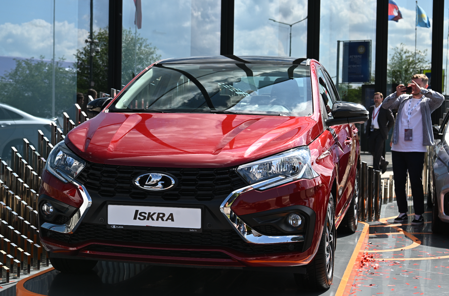 Минтранс пересадит сотрудников на Lada Iskra