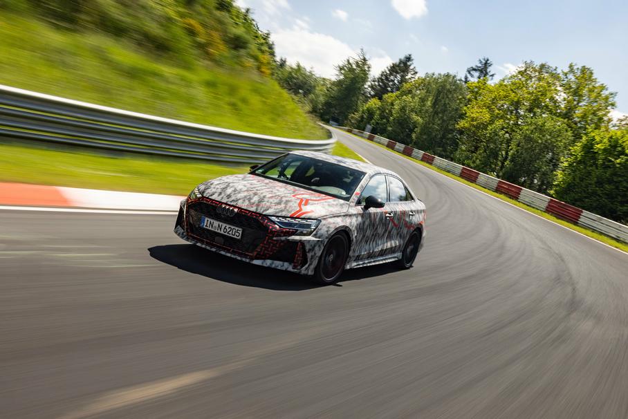 Видео: обновленный Audi RS 3 установил новый рекорд Нюрбургринга