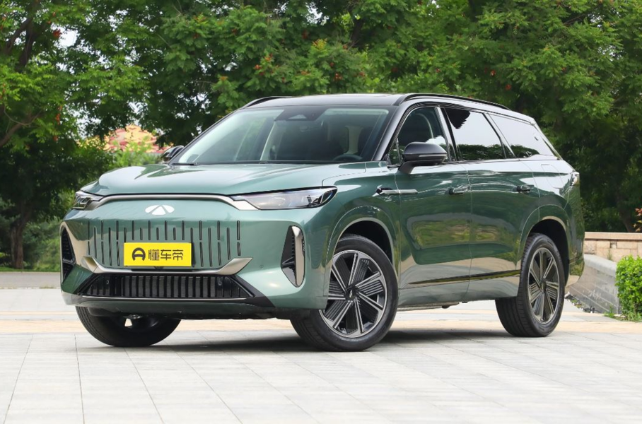 Chery выводит на рынок большой гибридный кроссовер с запасом хода 1400 км
