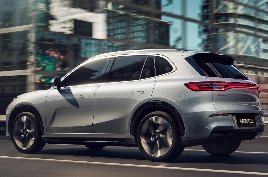 Geely удивила ценами электрокроссовера с батареей-миллионником