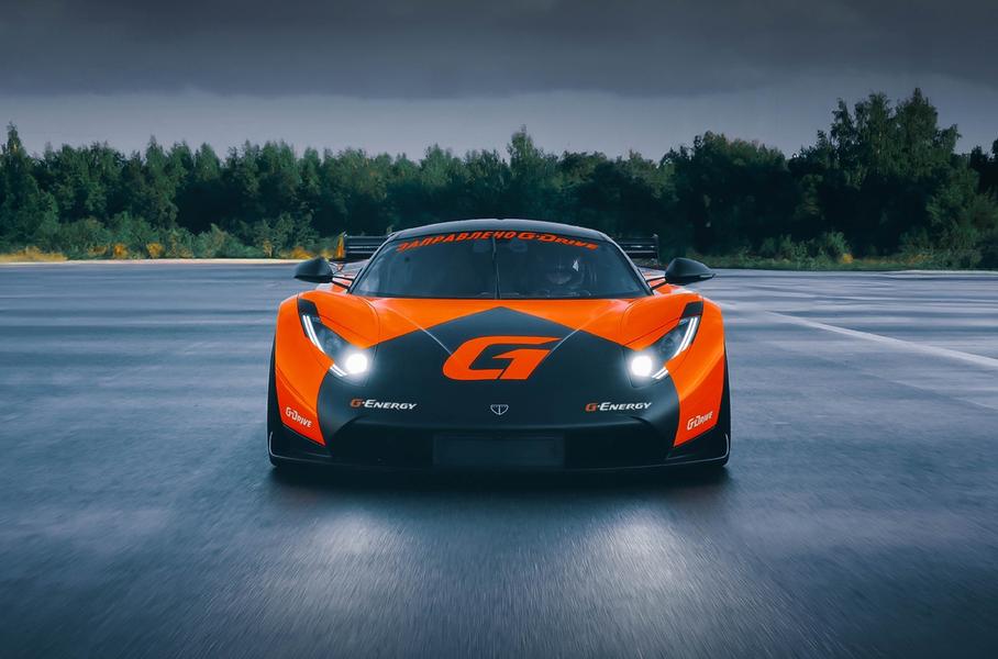 Гоночный суперкар Rossa LM GT ранее был заявлен именно на этот этап, но дебют российского автомобиля в гонках скорее всего состоится позже — мы следим на серией REC и будем держать вас в курсе