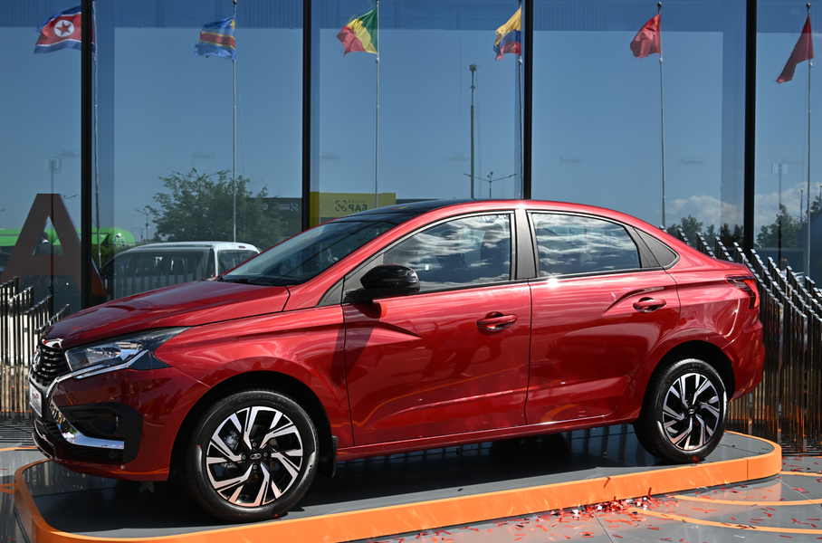 АвтоВАЗ выпустит около сотни Lada Iskra в 2024 году