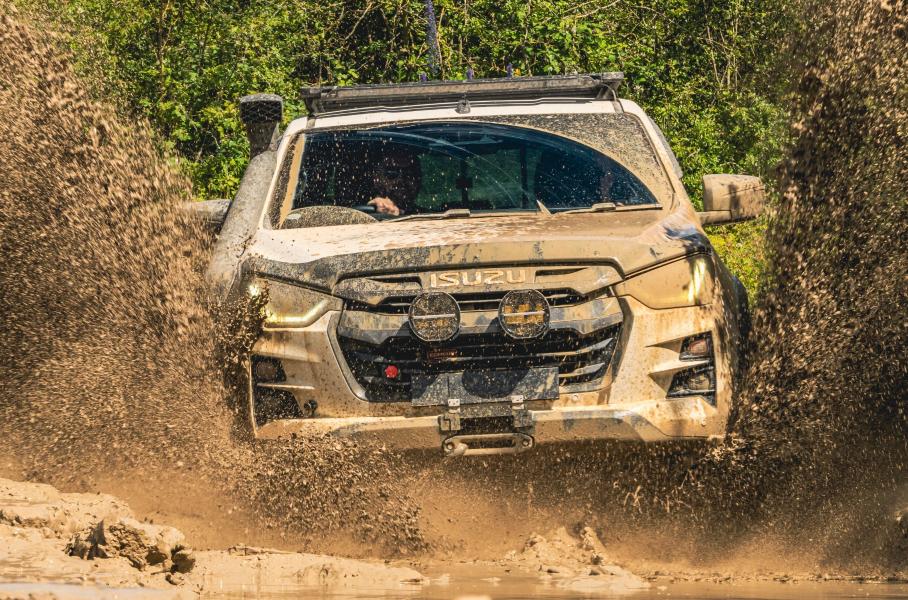 Isuzu показала возможности трансформации пикапа D-Max