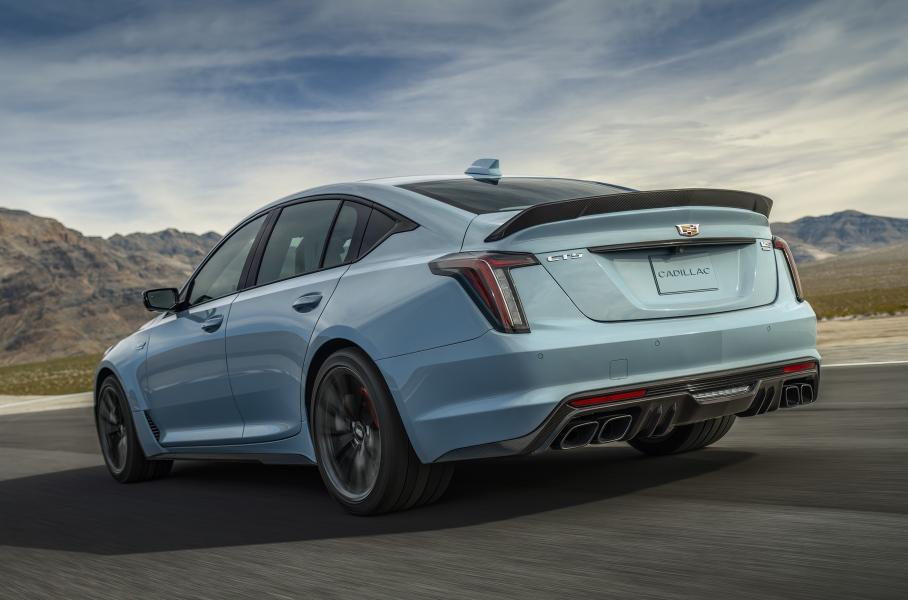 Седан Cadillac CT5-V Blackwing получил трековый пакет Precision