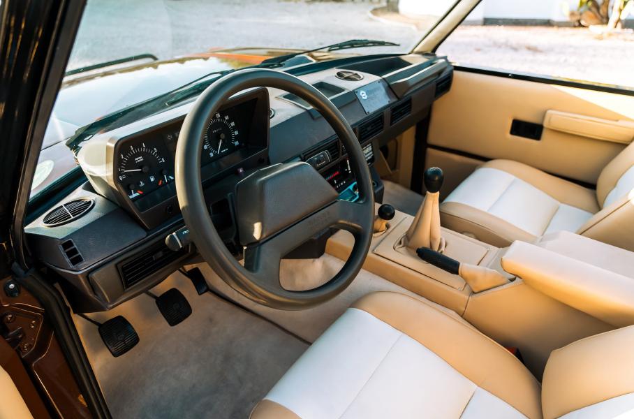 На продажу выставили кабриолет Range Rover, как у Джеймса Бонда