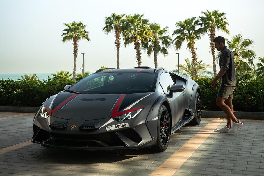 Lamborghini выпустила линейку пляжной одежды. Цена вас удивит