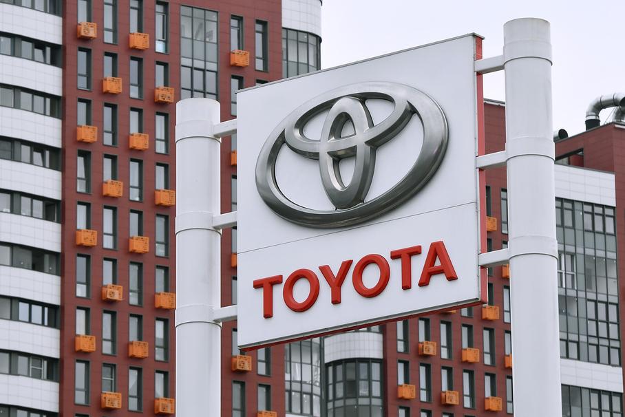 Toyota продолжает продавать новые автомобили в России