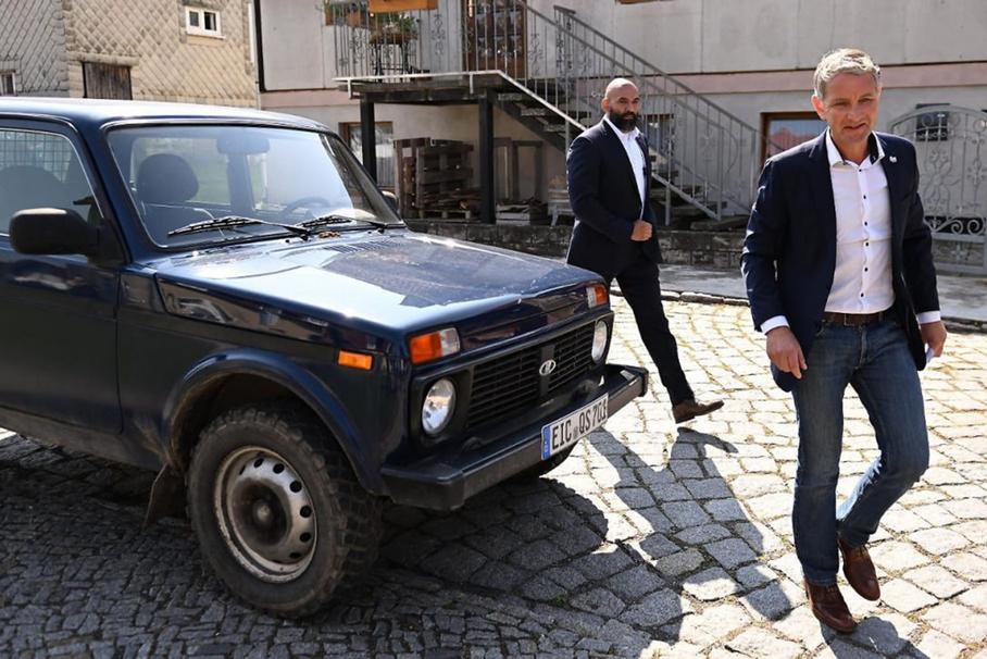 Лидер немецкой политической партии приехал на выборы на внедорожнике Lada Niva