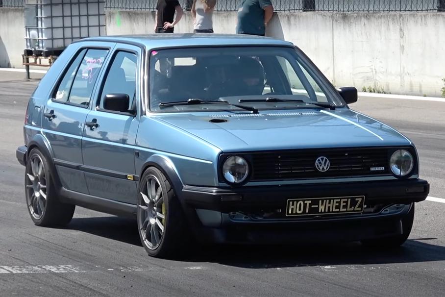 Старый Volkswagen Golf превратили в 900-сильный драгстер