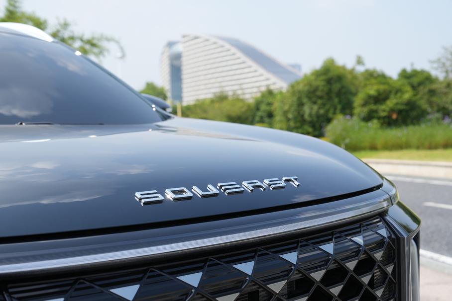 На российский рынок выходит новая автомобильная марка Soueast