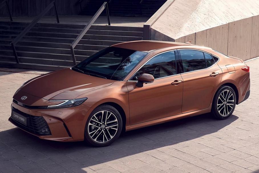 Новая Toyota Camry XV80 официально пришла в Казахстан: все цены