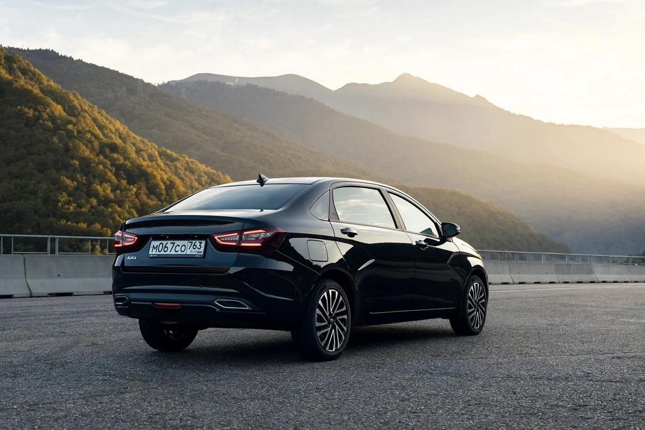 Выяснилось, сколько Lada Aura заказало Управление делами президента РФ