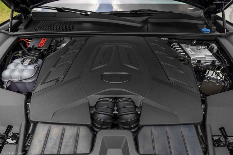 Клиенты Porsche затрудняют бренду процесс перехода на электротягу