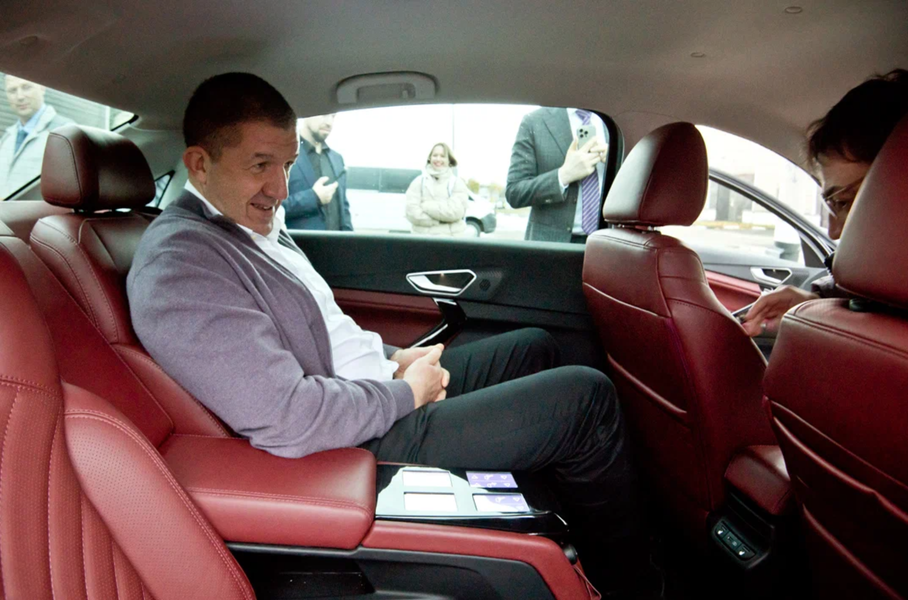 АвтоВАЗ впервые показал салон электрической Lada Aura