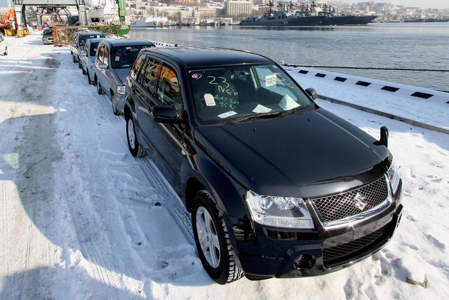 С 2025 года ввозить автомобили в Россию из-за границы станет дороже