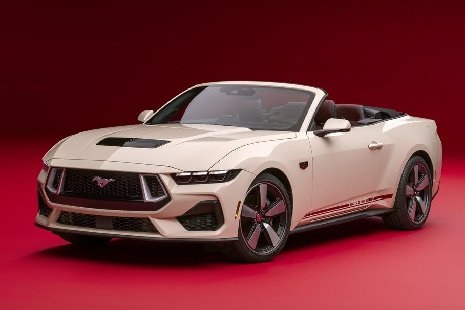 Продажи Ford Mustang обвалились почти вдвое, хотя конкурентов нет