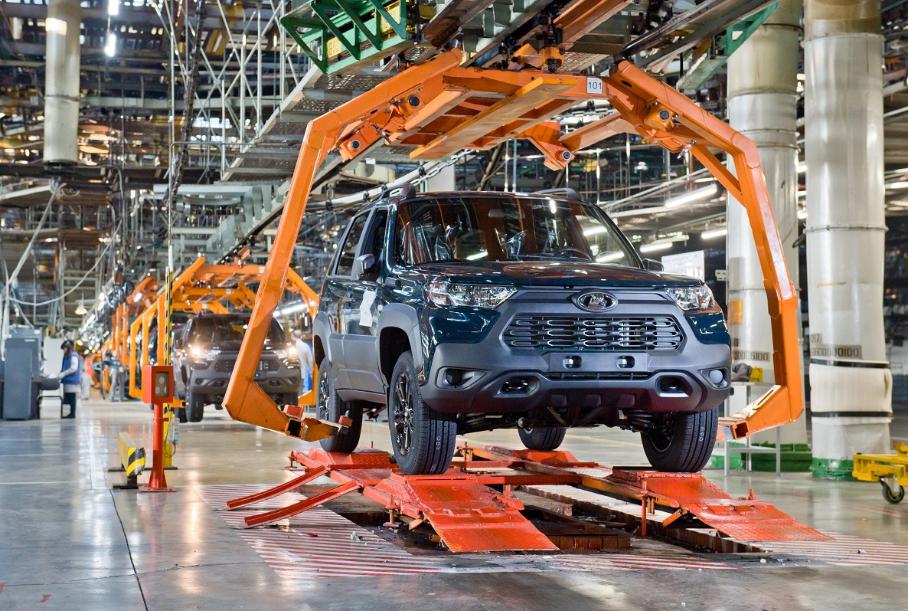 Семейство Lada Niva получит 1,8-литровый мотор: подробности