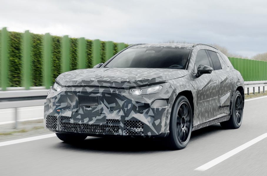 Электрический кроссовер Mercedes-AMG: первая фотография