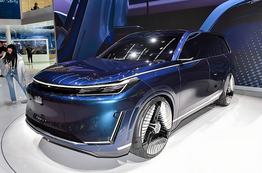 Раскрыт салон самого большого кроссовера Geely