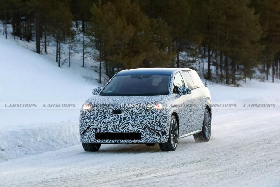 Новый семиместный кроссовер Skoda Space сфотографировали во время тестов